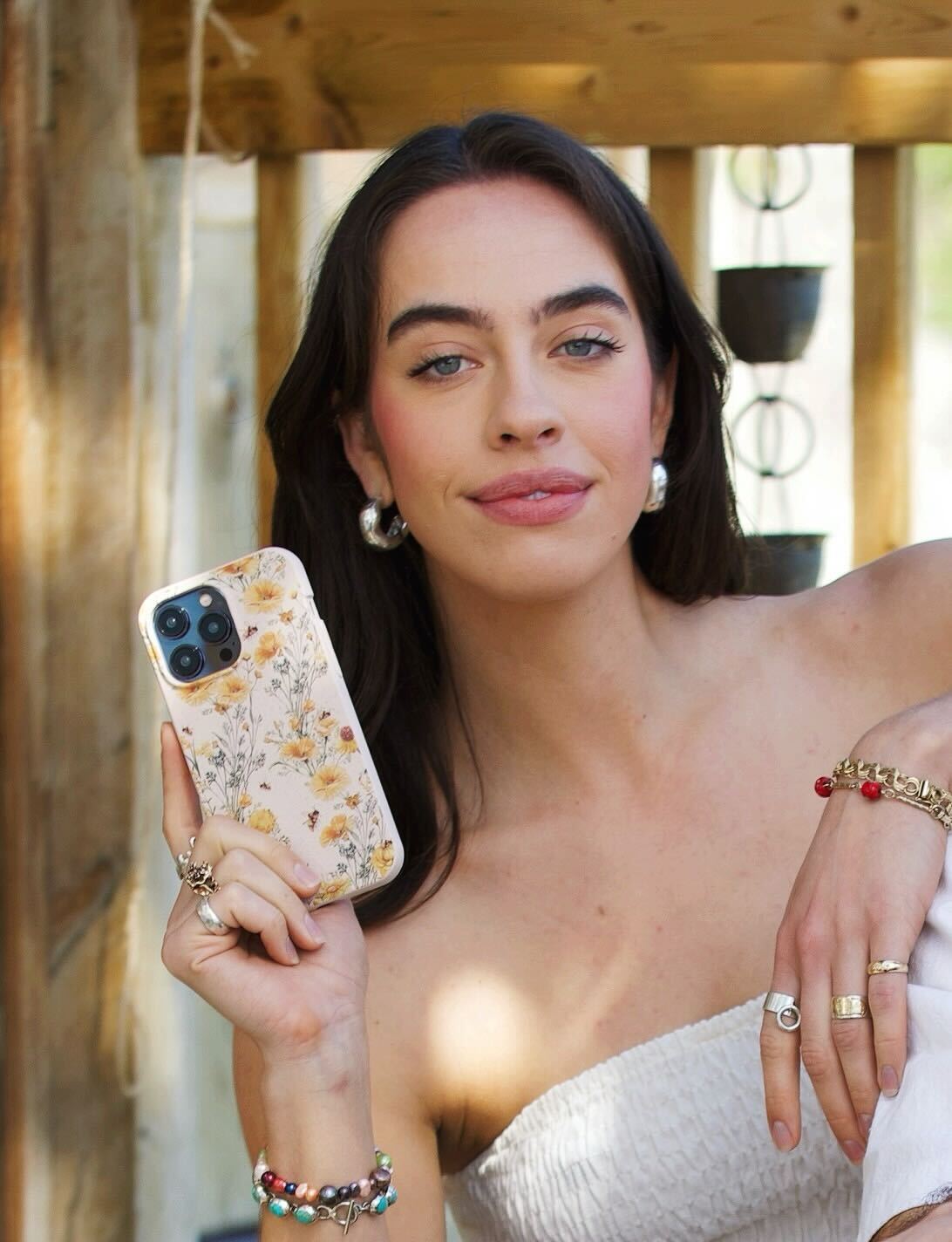 Seashell Vintage Bee iPhone 17 Pro Max Case